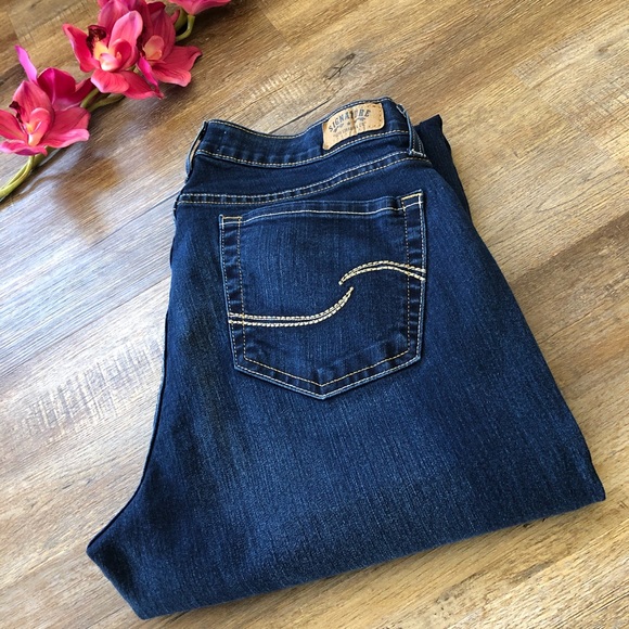 Signature by Levi Strauss Denim - Signature Strauss by Levi’s curvy bootcut Jeans